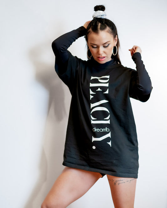 Peachy T-Shirt Black (Loose Fit)